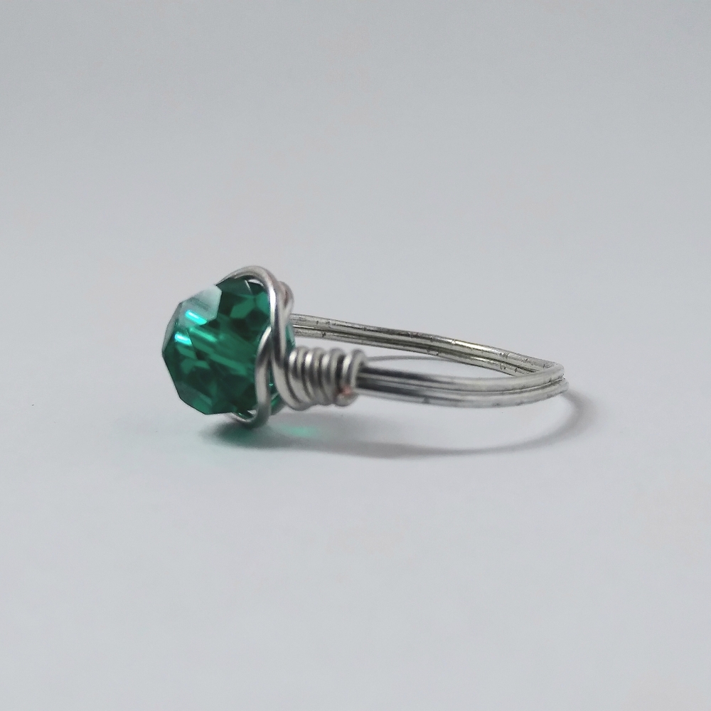 Beautiful Emerald Bead Handmade Twisted Silver Wire Ring Size 6.5